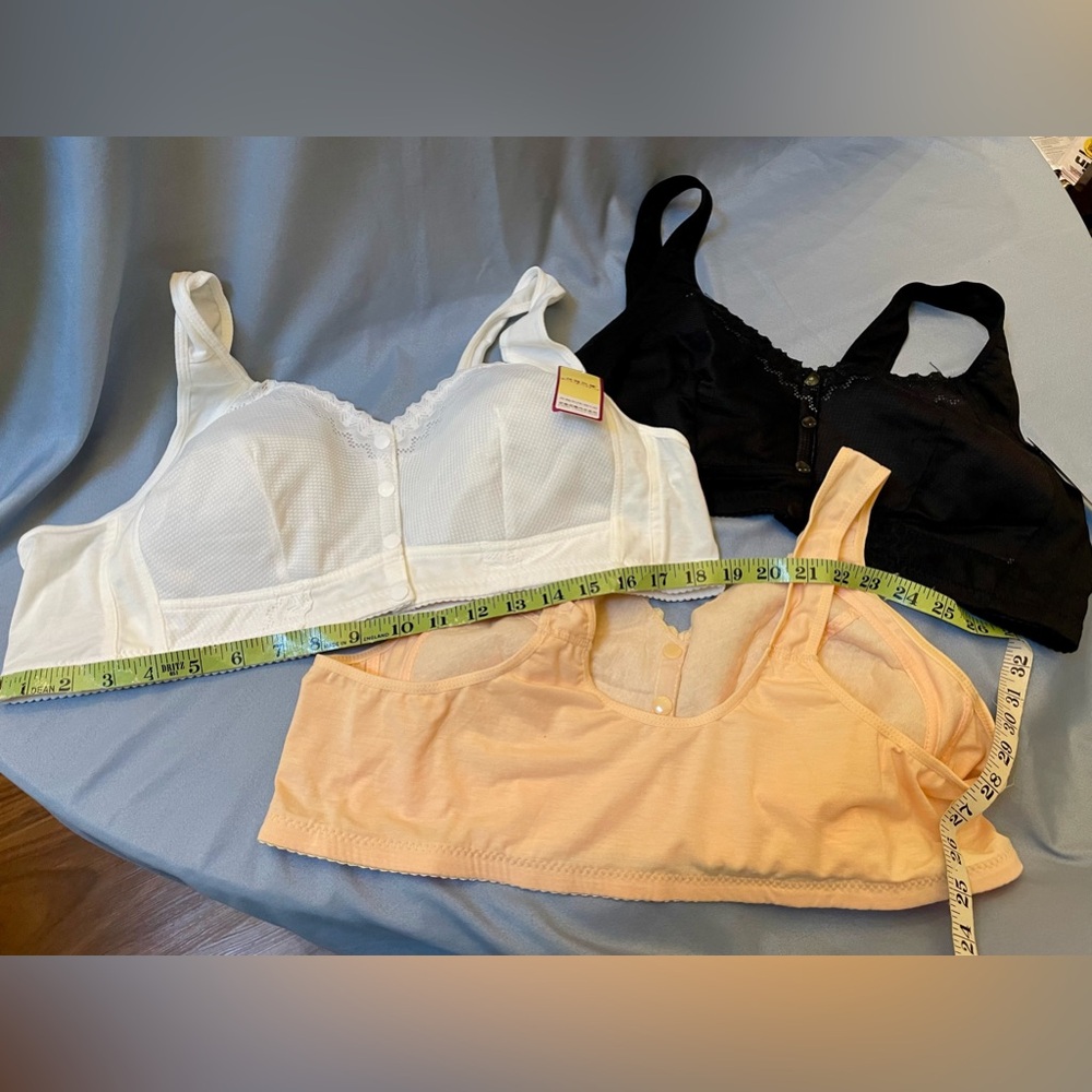 Moona Bra—3 front snap closure breathable bra for seniors, 44D.